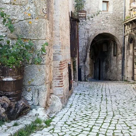 فندق مبيت وإفطار La Bifora E Le Lune Vico Sotto Gli Archi 5