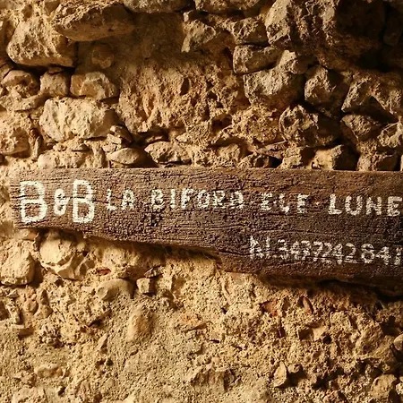 فندق مبيت وإفطار La Bifora E Le Lune Vico Sotto Gli Archi 5 سانتو ستيفانو دي سيسانيو