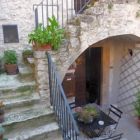 La Bifora E Le Lune Vico Sotto Gli Archi 5 Santo Stefano Di Sessanio