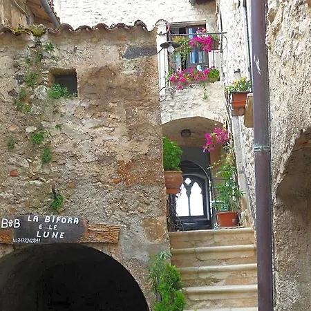 La Bifora E Le Lune Vico Sotto Gli Archi 5 Bed and Breakfast 3*