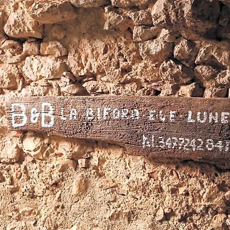 La Bifora E Le Lune Vico Sotto Gli Archi 5 Bed and Breakfast