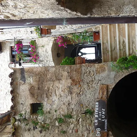 فندق مبيت وإفطار La Bifora E Le Lune Vico Sotto Gli Archi 5 3*