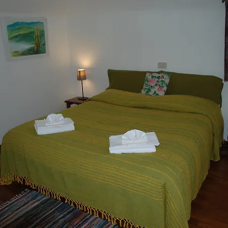 Bed & Breakfast La Bifora E Le Lune Vico Sotto Gli Archi 5 *