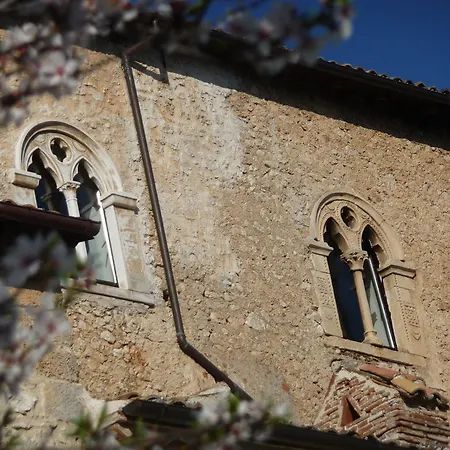 La Bifora E Le Lune Vico Sotto Gli Archi 5 Santo Stefano Di Sessanio