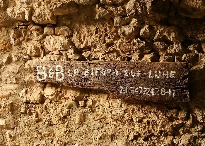 לינה וארוחת בוקר La Bifora E Le Lune Vico Sotto Gli Archi 5 סנטו סטפאנו די ססאניו