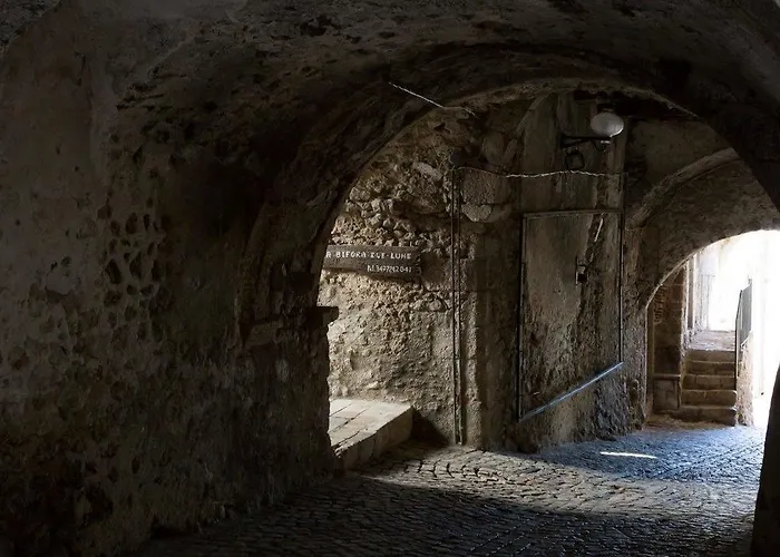 La Bifora E Le Lune Vico Sotto Gli Archi 5 3*