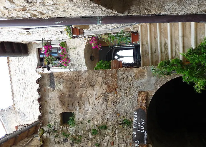 Oda ve Kahvaltı La Bifora E Le Lune Vico Sotto Gli Archi 5 3*