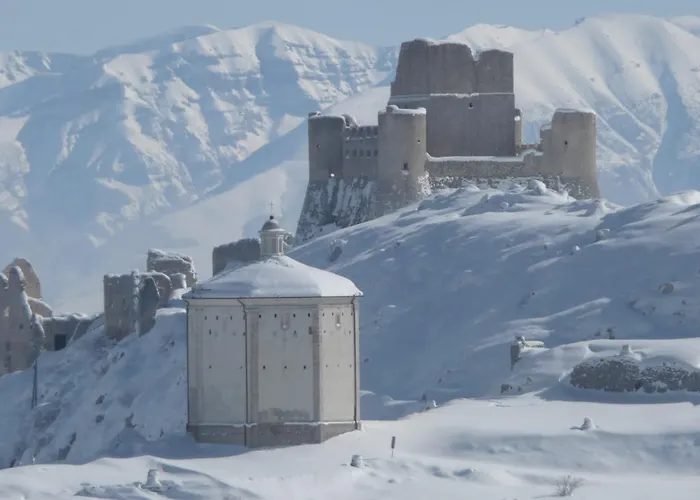 Oda ve Kahvaltı La Bifora E Le Lune Vico Sotto Gli Archi 5 3*