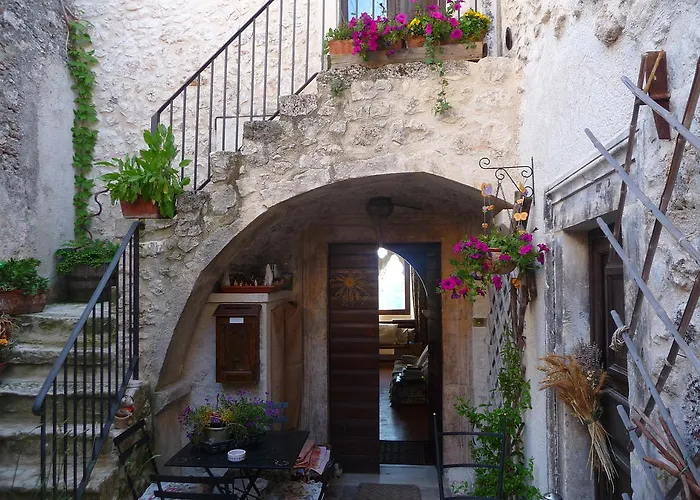 Oda ve Kahvaltı La Bifora E Le Lune Vico Sotto Gli Archi 5